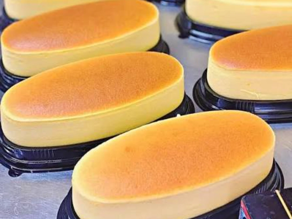 Cách Làm Bánh Bông Lan Phô Mai Mềm Mịn, Tan Chảy Tại Nhà